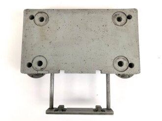 Kriegsmarine, Standfuß / Rahmen für Lorenz Lo 6 K 39. Originallack.