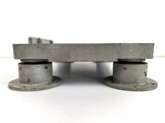 Kriegsmarine, Standfuß / Rahmen für Lorenz Lo 6 K 39. Originallack.