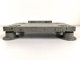 Kriegsmarine, Standfuß / Rahmen für Lorenz Lo 6 K 39. Originallack.