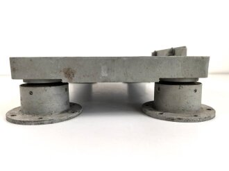 Kriegsmarine, Standfuß / Rahmen für Lorenz Lo 6 K 39. Originallack.