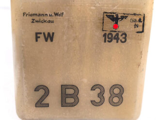 Sammler 2B38 der Wehrmacht datiert 1943. Sehr guter Zustand, vollständig leer