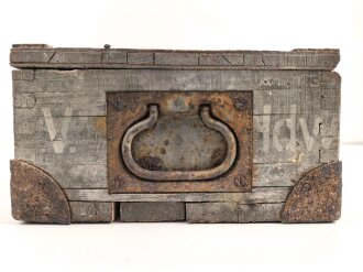 Kasten " Vorrat Handwaffen" Wehrmacht. Ungereinigtes Stück, ein Bodenbrett lose. Originallack