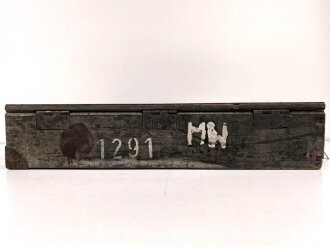 Kasten " Vorrat Handwaffen" Wehrmacht. Ungereinigtes Stück, ein Bodenbrett lose. Originallack
