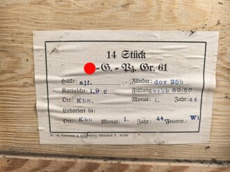 Transportkasten für " 14 SS Gewehr Panzer Granate 61" Packzettel von 1944, ungereinigtes Stück in gutem Gesamtzustand