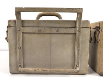 Paar Motorrad Packtaschen der Wehrmacht. Originallack, ungereinigt. Hersteller " Karl Baisch Autokoffer Fabrik Stuttgart Bad Cannstatt"