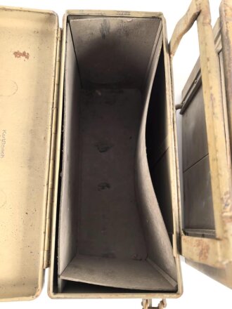 Paar Motorrad Packtaschen der Wehrmacht. Originallack, ungereinigt. Hersteller " Karl Baisch Autokoffer Fabrik Stuttgart Bad Cannstatt"