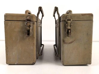 Paar Motorrad Packtaschen der Wehrmacht. Originallack, ungereinigt. Hersteller " Karl Baisch Autokoffer Fabrik Stuttgart Bad Cannstatt"