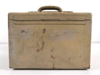 Paar Motorrad Packtaschen der Wehrmacht. Originallack, ungereinigt. Hersteller " Karl Baisch Autokoffer Fabrik Stuttgart Bad Cannstatt"