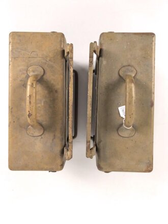 Paar Motorrad Packtaschen der Wehrmacht. Originallack, ungereinigt. Hersteller " Karl Baisch Autokoffer Fabrik Stuttgart Bad Cannstatt"