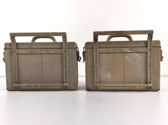 Paar Motorrad Packtaschen der Wehrmacht. Originallack, ungereinigt. Hersteller " Karl Baisch Autokoffer Fabrik Stuttgart Bad Cannstatt"