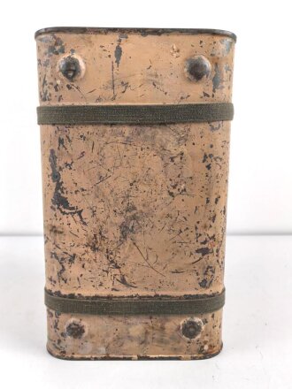 15 Liter Kanister Wehrmacht. Frühe Tropenlackierung, mit beiden Verzurriemen. Vollständig leer, dennoch KEIN VERSAND NACH ÜBERSEE