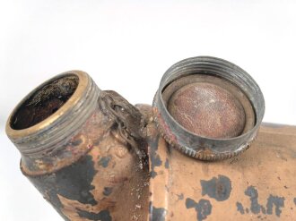 15 Liter Kanister Wehrmacht. Frühe Tropenlackierung, mit beiden Verzurriemen. Vollständig leer, dennoch KEIN VERSAND NACH ÜBERSEE