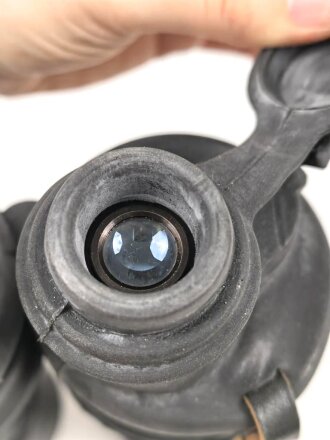 Kriegsmarine, Doppelfernrohr DF 7 x 50 , Hersteller beh. Sehr guter Zustand, die Gummiarmierung weich, Durchsicht leicht verunreinigt. Der Behälter aus Ersatzmaterial in gutem Zustand