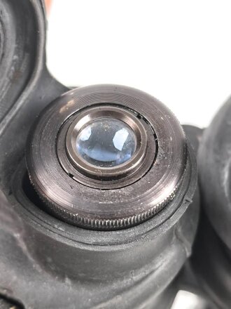 Kriegsmarine, Doppelfernrohr DF 7 x 50 , Hersteller beh. Sehr guter Zustand, die Gummiarmierung weich, Durchsicht leicht verunreinigt. Der Behälter aus Ersatzmaterial in gutem Zustand