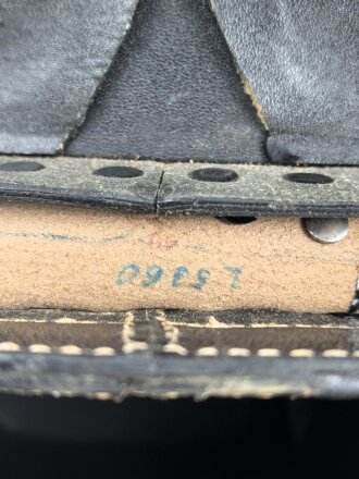 Kriegsmarine, Doppelfernrohr DF 7 x 50 , Hersteller beh. Sehr guter Zustand, die Gummiarmierung weich, Durchsicht leicht verunreinigt. Der Behälter aus Ersatzmaterial in gutem Zustand