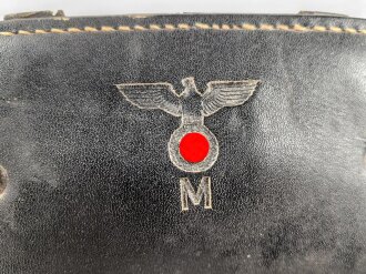 Kriegsmarine, Doppelfernrohr DF 7 x 50 , Hersteller beh. Sehr guter Zustand, die Gummiarmierung weich, Durchsicht leicht verunreinigt. Der Behälter aus Ersatzmaterial in gutem Zustand