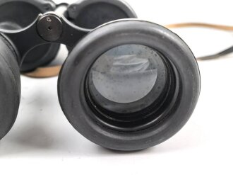 Kriegsmarine, Doppelfernrohr DF 7 x 50 , Hersteller beh. Sehr guter Zustand, die Gummiarmierung weich, Durchsicht leicht verunreinigt. Der Behälter aus Ersatzmaterial in gutem Zustand