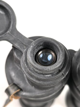 Kriegsmarine, Doppelfernrohr DF 7 x 50 , Hersteller beh. Sehr guter Zustand, die Gummiarmierung weich, Durchsicht leicht verunreinigt. Der Behälter aus Ersatzmaterial in gutem Zustand