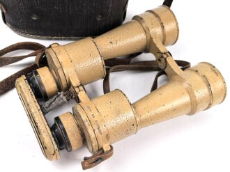 Dienstglas 10 x 50 der Wehrmacht. Unter deutscher Besatzung gefertigt von Huet Paris. Klare Durchsicht, Strichplatte rechts deutlich. "Dienstglas" nach dem Krieg gelöscht. Originallackiertes Stück, im seltenen Behälter