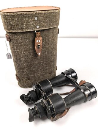 Kriegsmarine, Dienstglas 10 x 50 Artl. Unter deutscher Besatzung gefertigt von Huet Paris. Klare Durchsicht ( rechts ein wenig verunreinigt ), Strichplatte rechts deutlich. Original lackiertes Stück, im seltenen Behälter