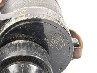 Kriegsmarine, Dienstglas 10 x 50 Artl. Unter deutscher Besatzung gefertigt von Huet Paris. Klare Durchsicht ( rechts ein wenig verunreinigt ), Strichplatte rechts deutlich. Original lackiertes Stück, im seltenen Behälter