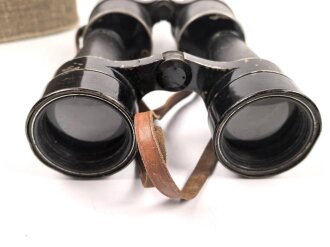 Kriegsmarine, Dienstglas 10 x 50 Artl. Unter deutscher Besatzung gefertigt von Huet Paris. Klare Durchsicht ( rechts ein wenig verunreinigt ), Strichplatte rechts deutlich. Original lackiertes Stück, im seltenen Behälter