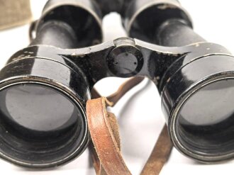 Kriegsmarine, Dienstglas 10 x 50 Artl. Unter deutscher Besatzung gefertigt von Huet Paris. Klare Durchsicht ( rechts ein wenig verunreinigt ), Strichplatte rechts deutlich. Original lackiertes Stück, im seltenen Behälter