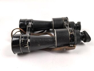 Kriegsmarine, Dienstglas 10 x 50 Artl. Unter deutscher Besatzung gefertigt von Huet Paris. Klare Durchsicht ( rechts ein wenig verunreinigt ), Strichplatte rechts deutlich. Original lackiertes Stück, im seltenen Behälter