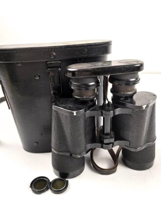Kriegsmarine, Dienstglas 7 x 50 , Hersteller blc. Glasklare Durchsicht, keine Strichplatte. Gummiringe weich. Gehälter ebenfalls in sehr gutem Zustand, lediglich der Trageriemen mit Altersspuren.