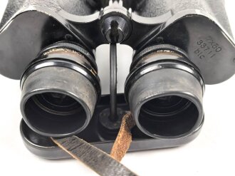 Kriegsmarine, Dienstglas 7 x 50 , Hersteller blc. Glasklare Durchsicht, keine Strichplatte. Gummiringe weich. Gehälter ebenfalls in sehr gutem Zustand, lediglich der Trageriemen mit Altersspuren.