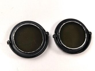 Kriegsmarine, Dienstglas 7 x 50 , Hersteller blc. Glasklare Durchsicht, keine Strichplatte. Gummiringe weich. Gehälter ebenfalls in sehr gutem Zustand, lediglich der Trageriemen mit Altersspuren.