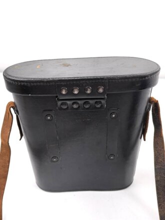 Kriegsmarine, Dienstglas 7 x 50 , Hersteller blc. Glasklare Durchsicht, keine Strichplatte. Gummiringe weich. Gehälter ebenfalls in sehr gutem Zustand, lediglich der Trageriemen mit Altersspuren.