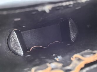 Kriegsmarine, Dienstglas 7 x 50 , Hersteller blc. Glasklare Durchsicht, keine Strichplatte. Gummiringe weich. Gehälter ebenfalls in sehr gutem Zustand, lediglich der Trageriemen mit Altersspuren.