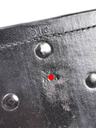 Kriegsmarine, Dienstglas 7 x 50 , Hersteller blc. Glasklare Durchsicht, keine Strichplatte. Gummiringe weich. Gehälter ebenfalls in sehr gutem Zustand, lediglich der Trageriemen mit Altersspuren.