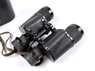 Kriegsmarine, Dienstglas 7 x 50 , Hersteller blc. Glasklare Durchsicht, keine Strichplatte. Gummiringe weich. Gehälter ebenfalls in sehr gutem Zustand, lediglich der Trageriemen mit Altersspuren.
