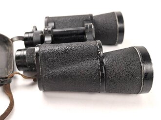 Kriegsmarine, Dienstglas 7 x 50 mit speziellen Okularmuscheln , Hersteller bmk. Glasklare Durchsicht, keine Strichplatte. Gummiringe weich. Gehälter ebenfalls in sehr gutem Zustand, lediglich der Trageriemen mit Altersspuren.