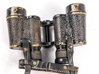 Dienstglas 6 x 30 Wehrmacht, Frühes Stück von Busch Rathenow. Getragenes Stück in gutem Gesamtzustand, klare Durchsicht, Strichplatte deutlich. In gut erhaltenem, frühen Behälter, dieser ebenfalls von Busch Rathenow.