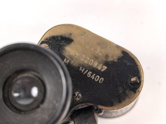 Dienstglas 6 x 30 Wehrmacht, Frühes Stück von Busch Rathenow. Getragenes Stück in gutem Gesamtzustand, klare Durchsicht, Strichplatte deutlich. In gut erhaltenem, frühen Behälter, dieser ebenfalls von Busch Rathenow.