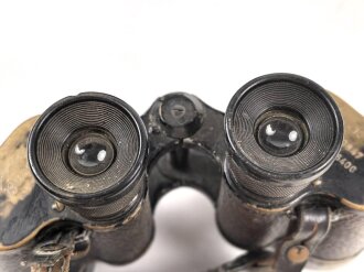 Dienstglas 6 x 30 Wehrmacht, Frühes Stück von Busch Rathenow. Getragenes Stück in gutem Gesamtzustand, klare Durchsicht, Strichplatte deutlich. In gut erhaltenem, frühen Behälter, dieser ebenfalls von Busch Rathenow.