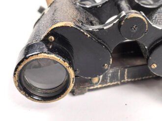 Dienstglas 6 x 30 Wehrmacht, Frühes Stück von Busch Rathenow. Getragenes Stück in gutem Gesamtzustand, klare Durchsicht, Strichplatte deutlich. In gut erhaltenem, frühen Behälter, dieser ebenfalls von Busch Rathenow.