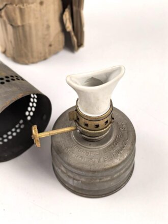 Dochtlampe zur Sammleranwärmung für Wehrmachtsfahrzeuge, original verpacktes Stück, datiert 1943
