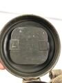 Original getarnte Gasmaskendose Modell 1938 der Wehrmacht. Datiert 1943. Ungereinigtes Stück, ursprünglich nicht zugehörige Maske mit Filter
