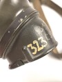 Original getarnte Gasmaskendose Modell 1938 der Wehrmacht. Ungereinigtes Stück, zugehörige Maske mit Filter in gutem Zustand