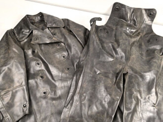 Schwerer Gasschutzanzug , Jacke und Hose aus weichem Gummi, Hersteller Continental. Ein Hosenträger fehlt, sonst guter Zustand