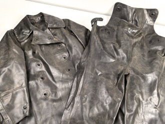 Schwerer Gasschutzanzug , Jacke und Hose aus weichem Gummi, Hersteller Continental. Ein Hosenträger fehlt, sonst guter Zustand