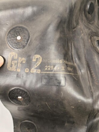 Schwerer Gasschutzanzug , Jacke und Hose aus weichem Gummi, Hersteller Continental. Ein Hosenträger fehlt, sonst guter Zustand