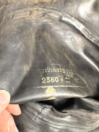 Schwerer Gasschutzanzug , Jacke und Hose aus weichem Gummi, Hersteller Continental. Ein Hosenträger fehlt, sonst guter Zustand