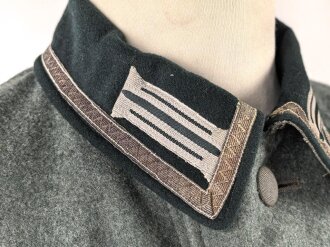 Feldbluse Modell 1936 für einen Angehörigen des Heeres. Ungetragenes Kammerstück von 1939, Brustadler und Kragenspiegel original vernäht, Im Bereich der linken Brust einige kleine Löcher , sonst einwandfrei