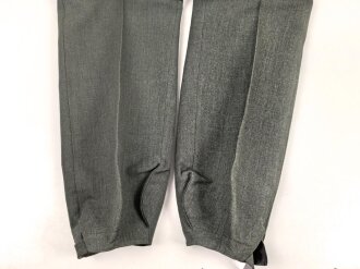 Sturmgeschütz Hose für Angehörige des Heeres. Eigentumstück aus italienischem Tuch, in sehr gutem Zustand