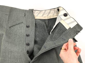 Sturmgeschütz Hose für Angehörige des Heeres. Eigentumstück aus italienischem Tuch, in sehr gutem Zustand